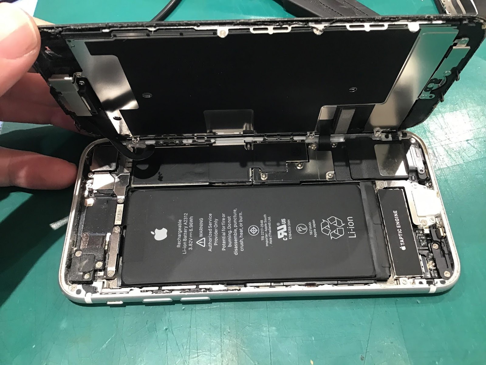 iPhoneSE2のバッテリー交換ならスマホ修理工房丸井錦糸町店へ！